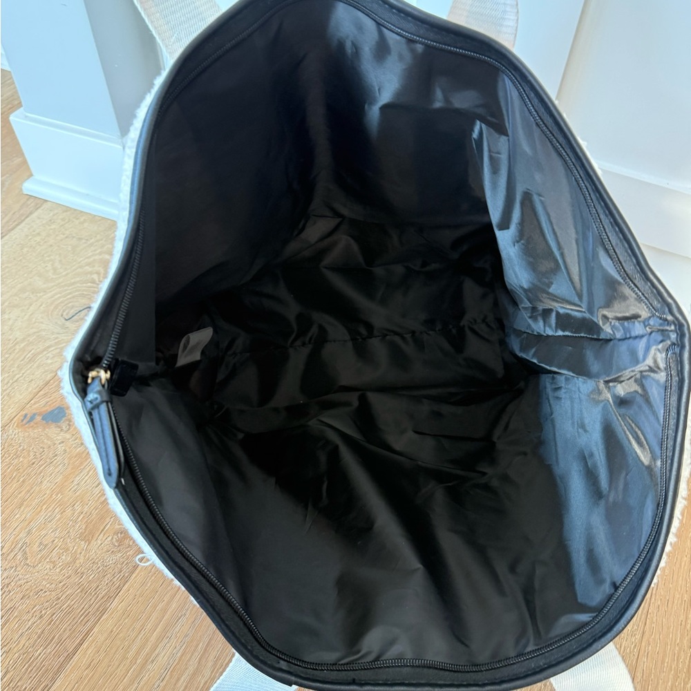 Victoria's Secret Cream Tote with Black Accents - Picture 4 of 5